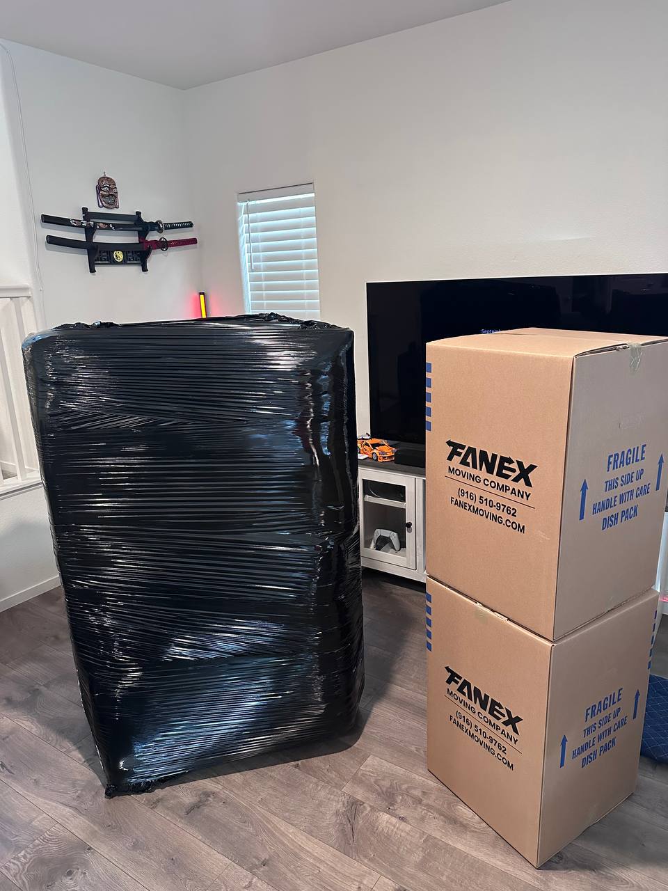Fanex crew wrapping and moving a wardrobe